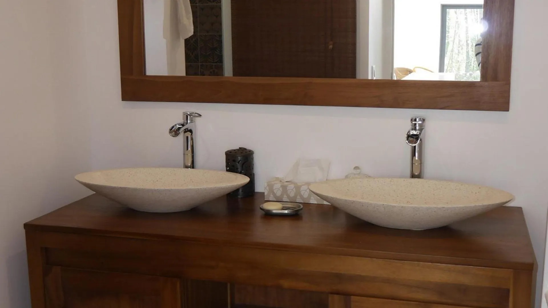 Villa Contemporaine Avec Jardin, A 1,5 Km De La Plage: 8 Pers., 2 Terrasses, Wi-Fi, Baignoire Balneo - Fr-1-418-198 Locmaria Holiday home